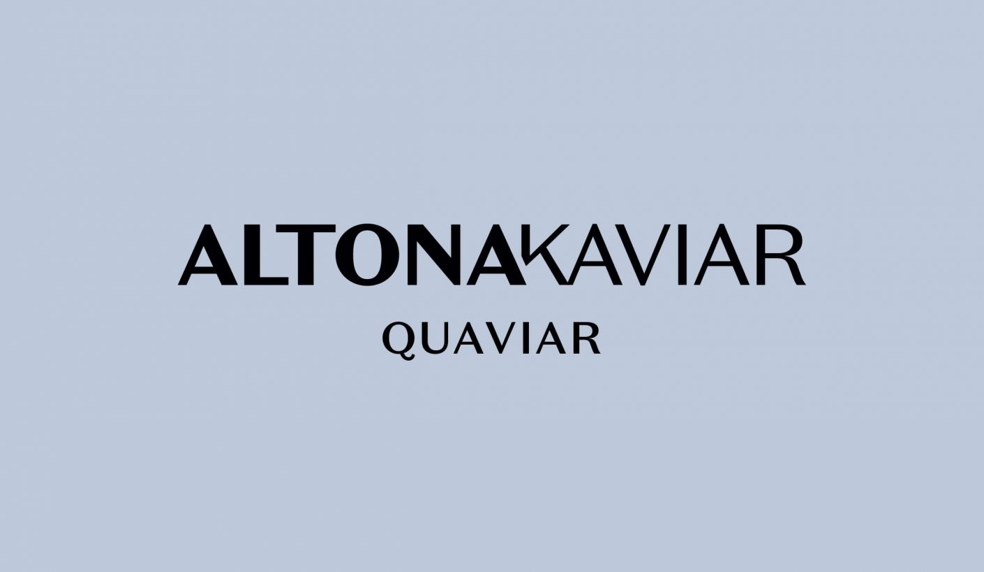 Das Logo der Produktlinie ALTONA KAVIAR Quaviar auf blauem Untergrund.